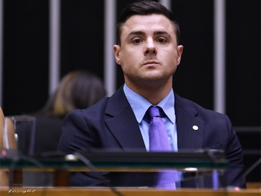 Investigações e auditorias sobre o programa de Wi-Fi municipal expõem os limites da fiscalização e os desafios da responsabilidade administrativa.