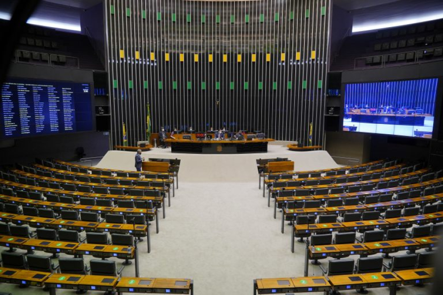 Urgente: Câmara agenda votação de PL que equipara misoginia ao crime de racismo e discute fim da escala 6x1