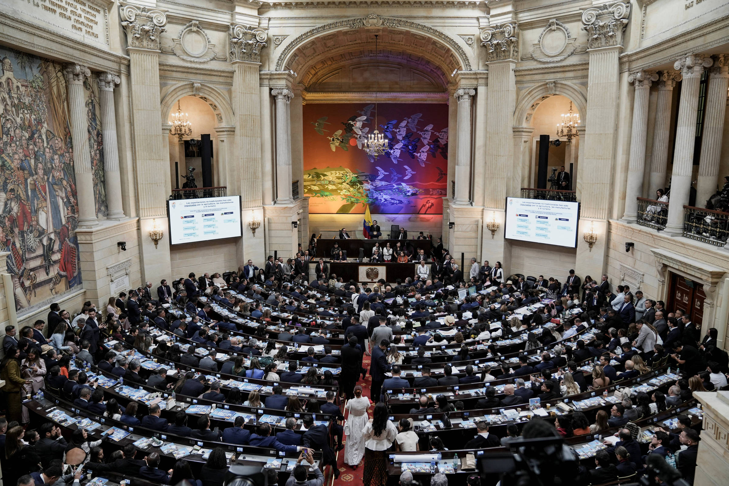 Presidente eleito da Colômbia sofre primeira derrota no Congresso