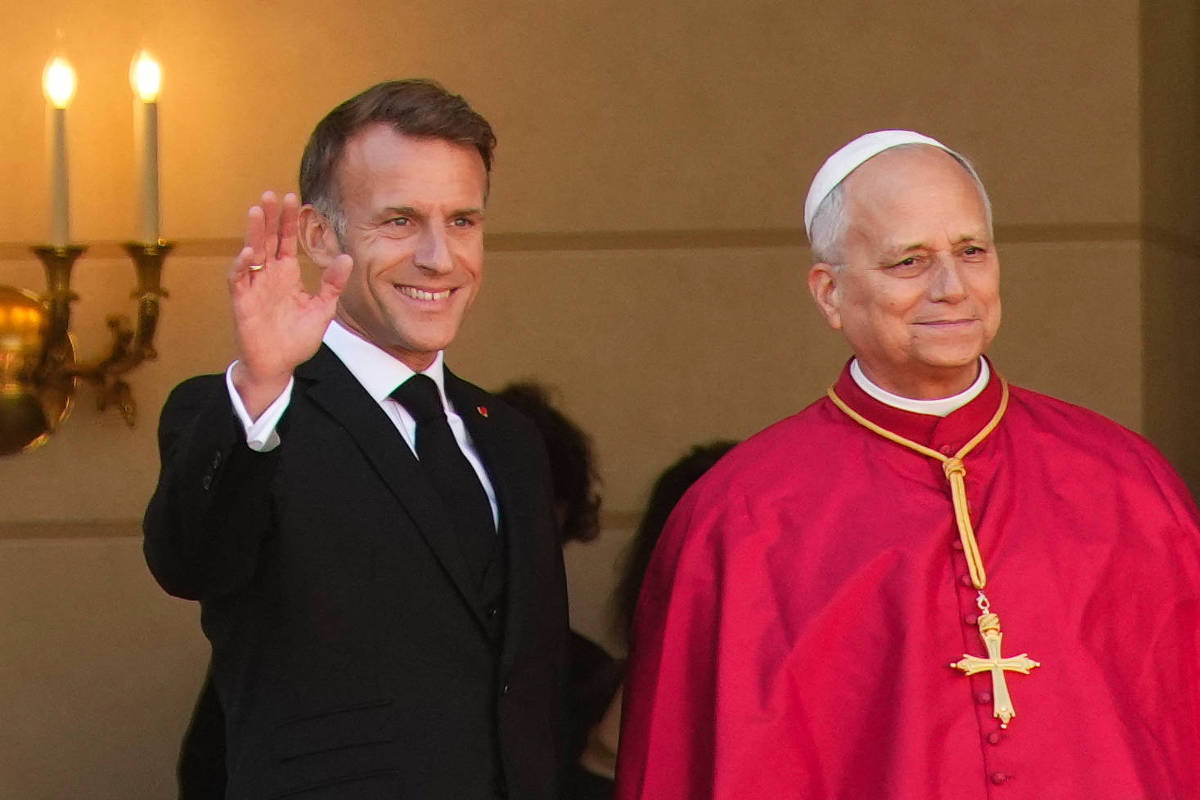 Papa chega à França em busca de restaurar reputação da Igreja após escândalo de abusos sexuais de crianças