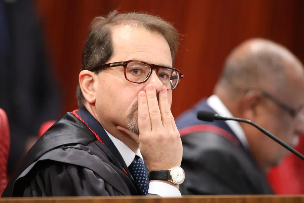 Floriano Marques recebe ação para adiar eleição por questão de gênero